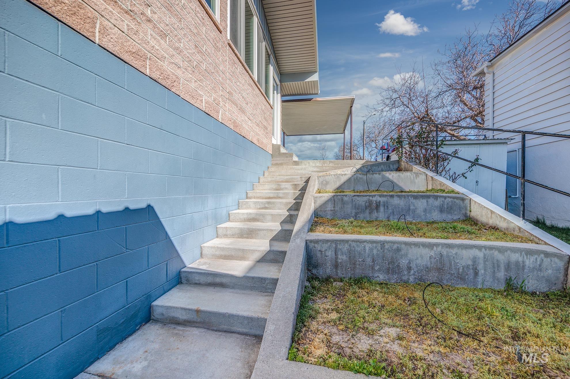 647 NW 3rd Street, Ontario, Oregon 97914, 3 Bedrooms, 2 Bathrooms, Residential For Sale, Price $349,000,MLS 98978684