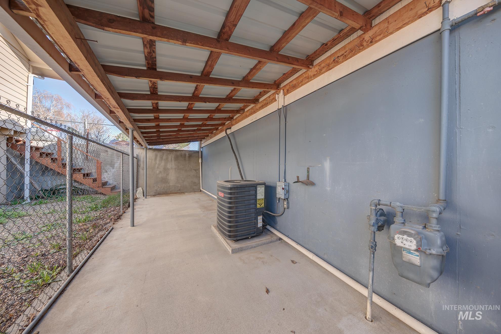 647 NW 3rd Street, Ontario, Oregon 97914, 3 Bedrooms, 2 Bathrooms, Residential For Sale, Price $349,000,MLS 98978684