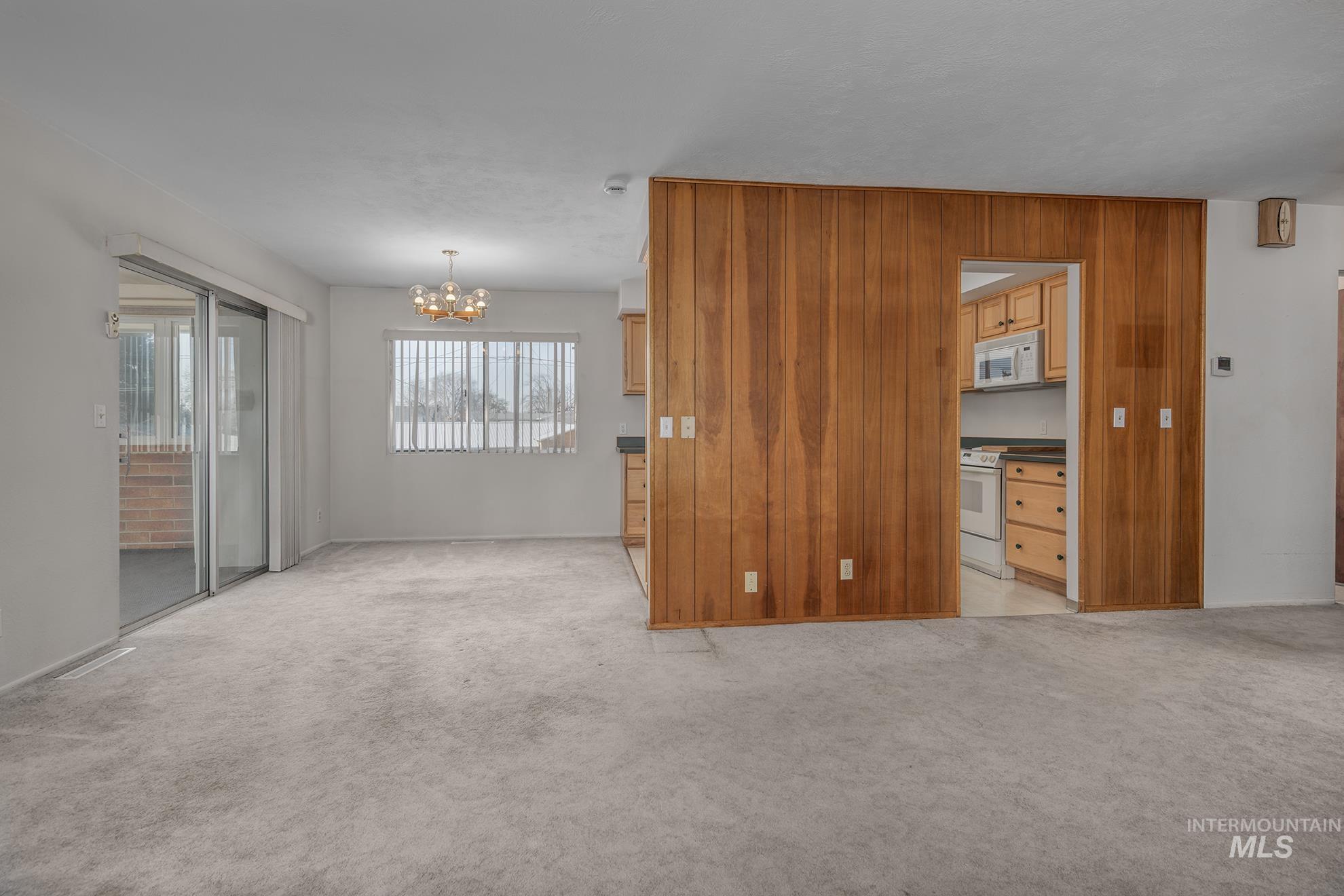 647 NW 3rd Street, Ontario, Oregon 97914, 3 Bedrooms, 2 Bathrooms, Residential For Sale, Price $349,000,MLS 98978684