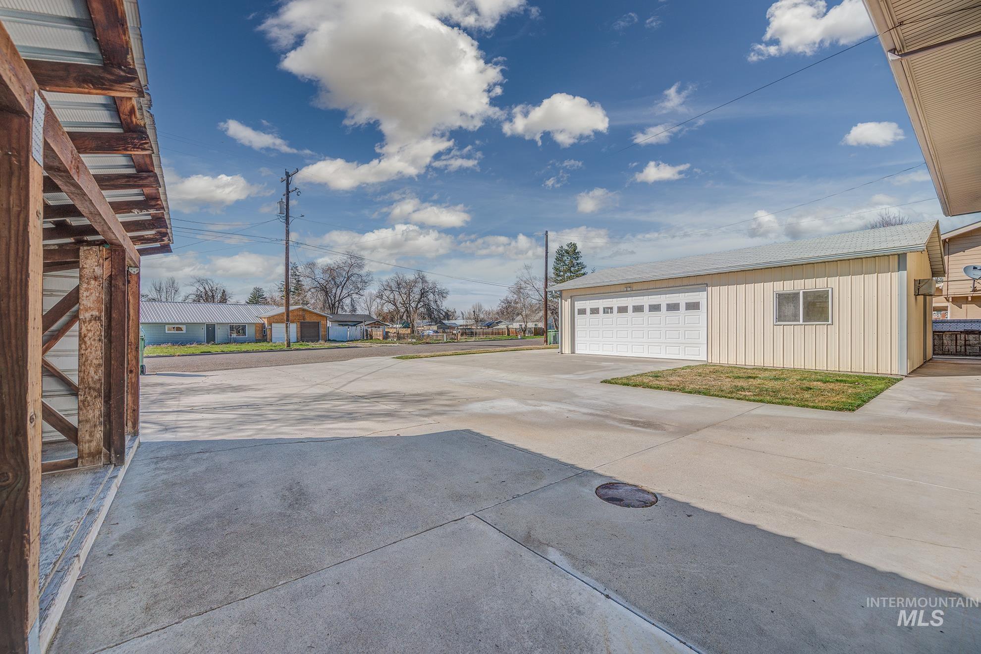 647 NW 3rd Street, Ontario, Oregon 97914, 3 Bedrooms, 2 Bathrooms, Residential For Sale, Price $349,000,MLS 98978684