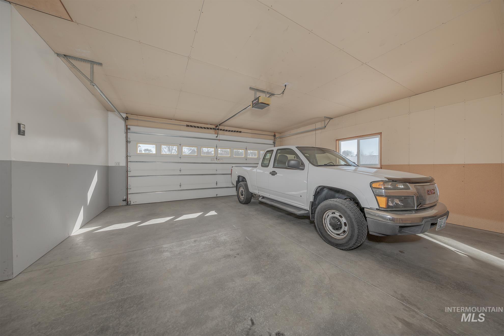 647 NW 3rd Street, Ontario, Oregon 97914, 3 Bedrooms, 2 Bathrooms, Residential For Sale, Price $349,000,MLS 98978684