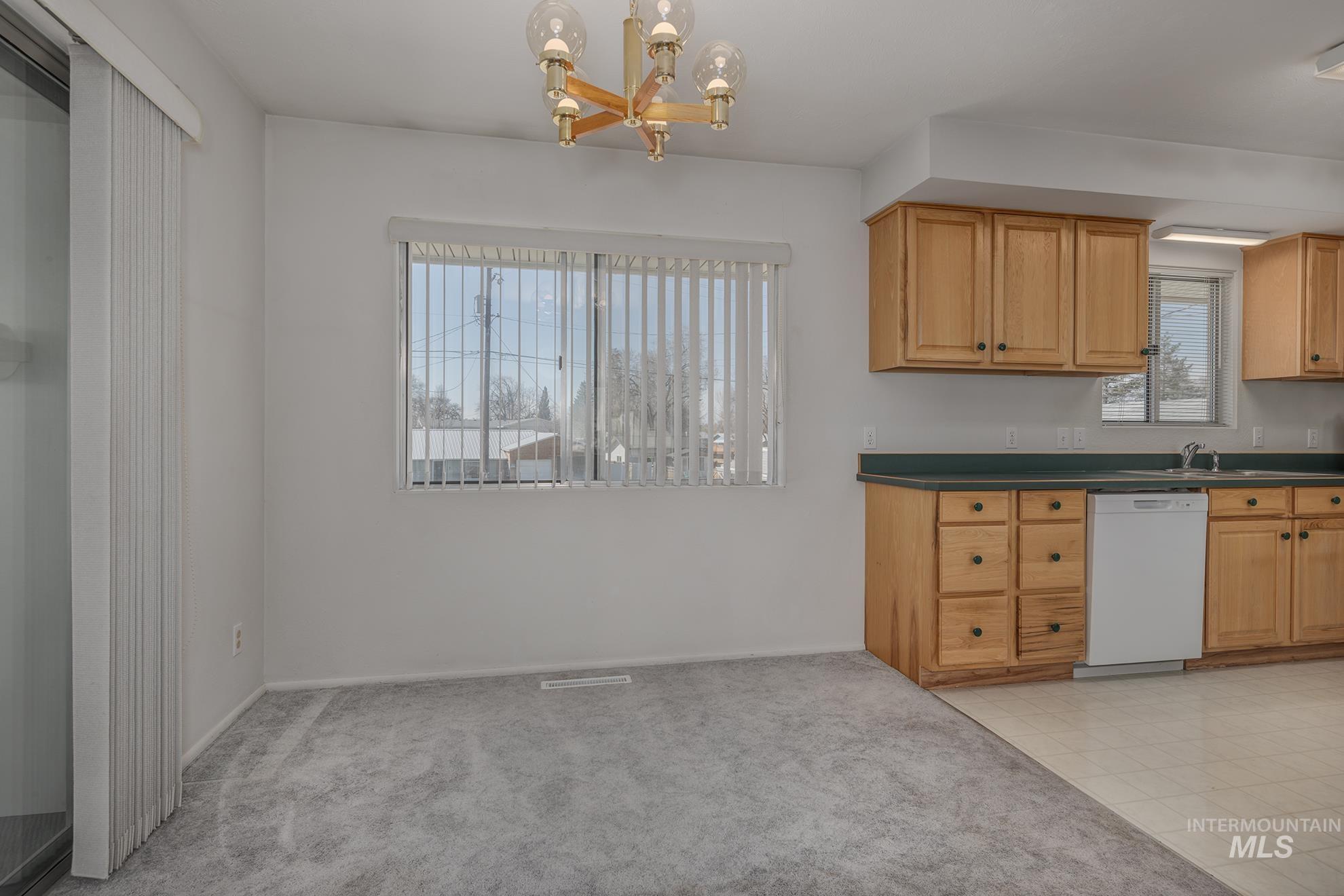 647 NW 3rd Street, Ontario, Oregon 97914, 3 Bedrooms, 2 Bathrooms, Residential For Sale, Price $349,000,MLS 98978684