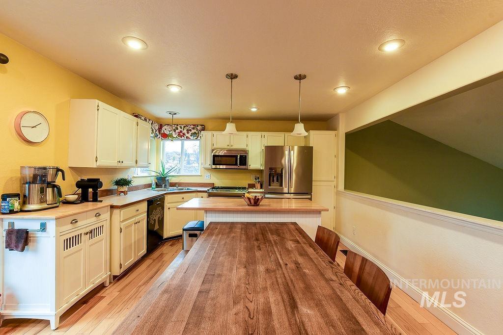 426 Quail Run Dr., Moscow, Idaho 83843, 3 Bedrooms, 3 Bathrooms, Residential For Sale, Price $497,500,MLS 98978689