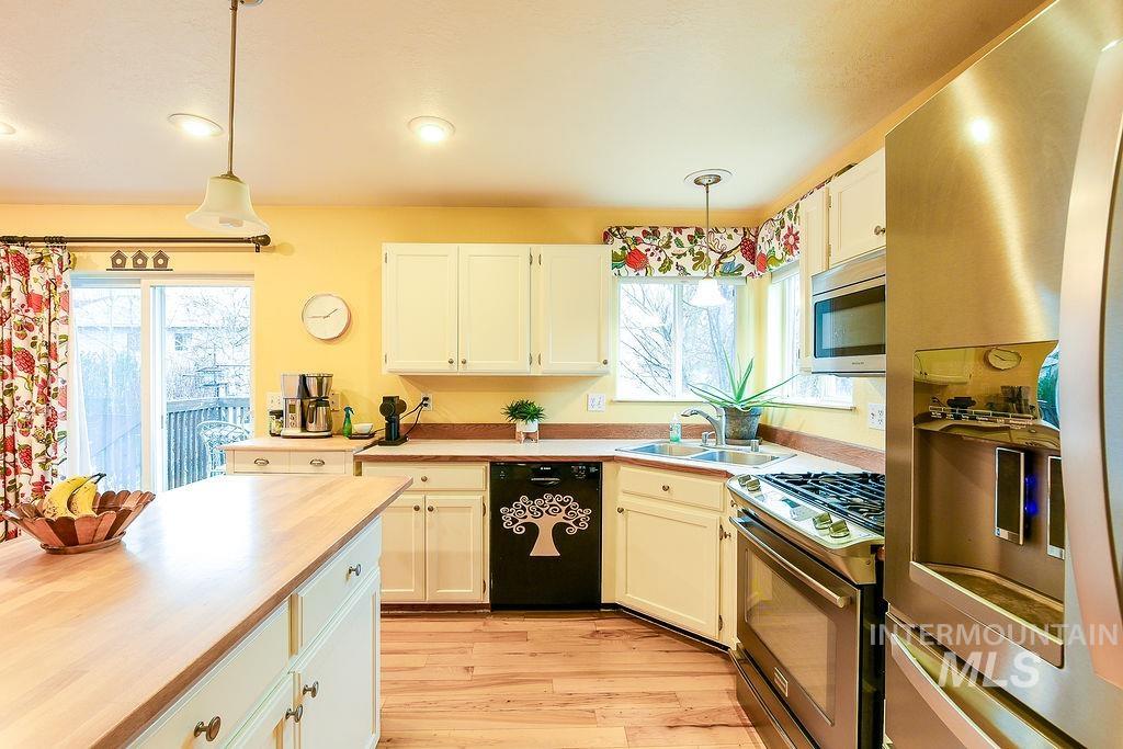 426 Quail Run Dr., Moscow, Idaho 83843, 3 Bedrooms, 3 Bathrooms, Residential For Sale, Price $497,500,MLS 98978689