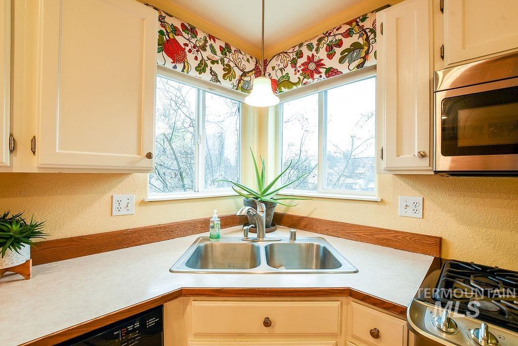 426 Quail Run Dr., Moscow, Idaho 83843, 3 Bedrooms, 3 Bathrooms, Residential For Sale, Price $497,500,MLS 98978689