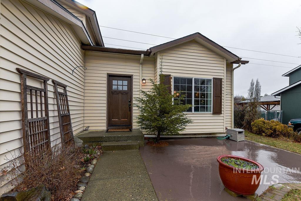 426 Quail Run Dr., Moscow, Idaho 83843, 3 Bedrooms, 3 Bathrooms, Residential For Sale, Price $497,500,MLS 98978689