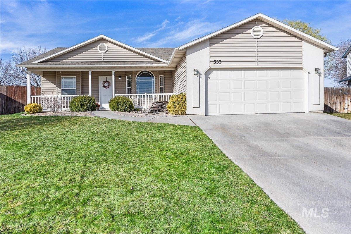 533 W Palmer Dr, Nampa, Idaho 83686-8389, 3 Bedrooms, 2 Bathrooms, Residential For Sale, Price $375,000,MLS 98978690