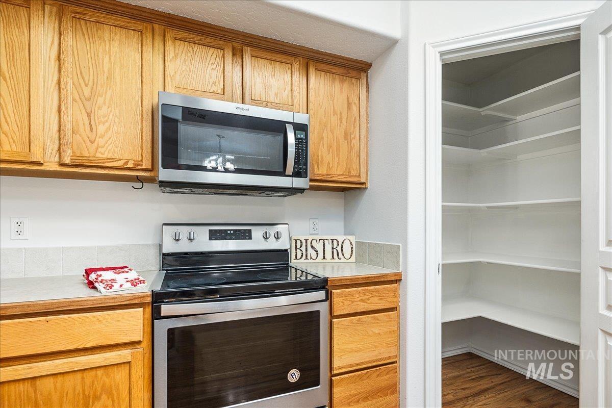 533 W Palmer Dr, Nampa, Idaho 83686-8389, 3 Bedrooms, 2 Bathrooms, Residential For Sale, Price $375,000,MLS 98978690