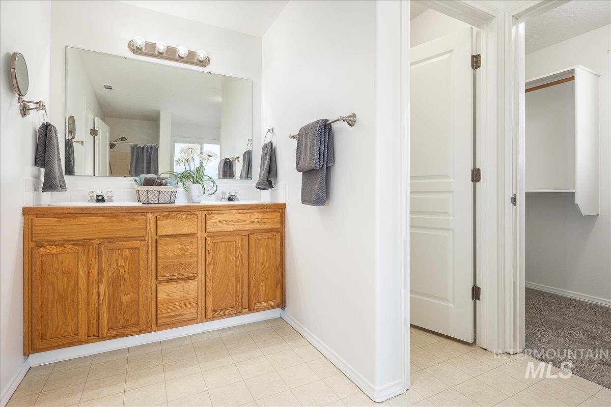 533 W Palmer Dr, Nampa, Idaho 83686-8389, 3 Bedrooms, 2 Bathrooms, Residential For Sale, Price $375,000,MLS 98978690