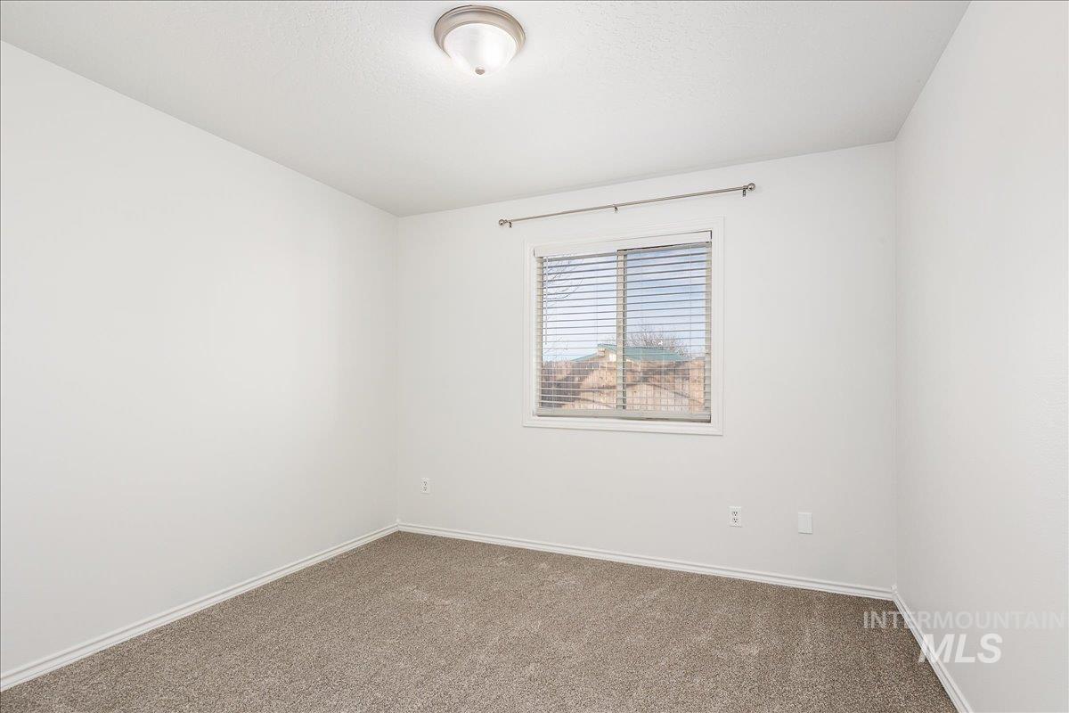 533 W Palmer Dr, Nampa, Idaho 83686-8389, 3 Bedrooms, 2 Bathrooms, Residential For Sale, Price $375,000,MLS 98978690