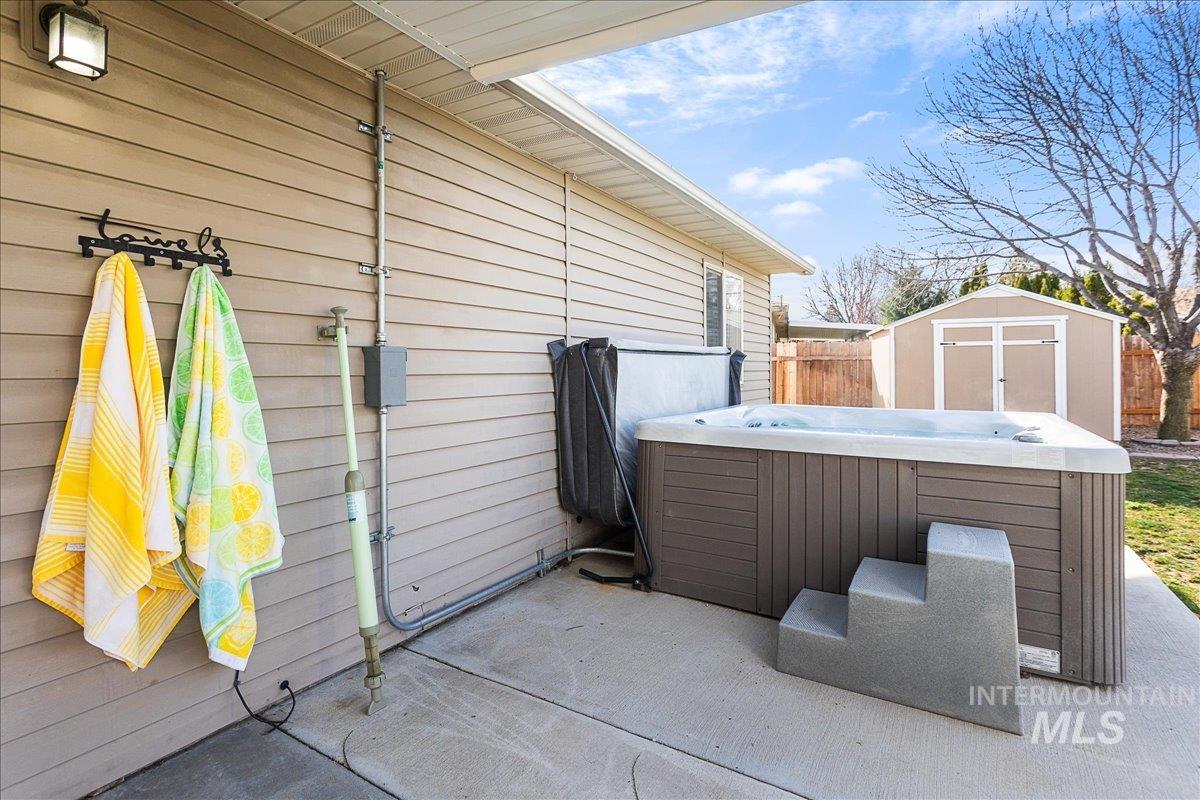 533 W Palmer Dr, Nampa, Idaho 83686-8389, 3 Bedrooms, 2 Bathrooms, Residential For Sale, Price $375,000,MLS 98978690