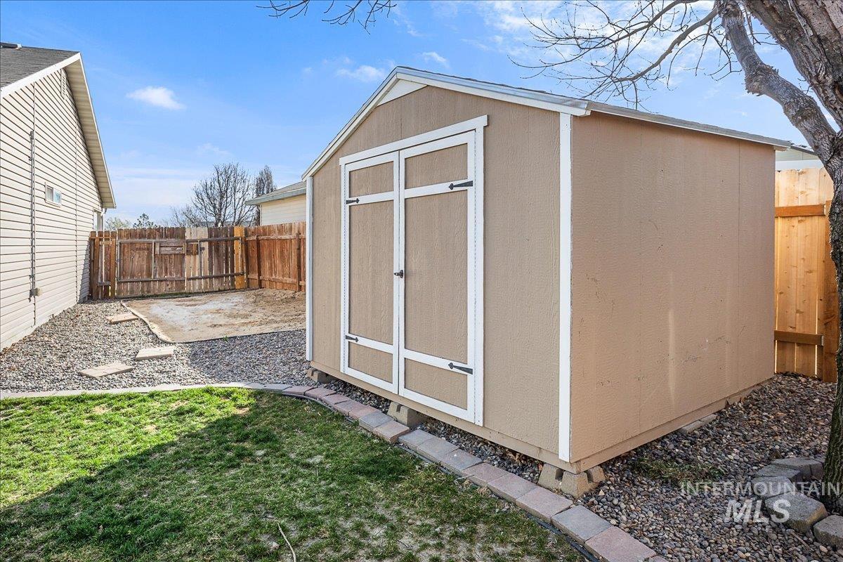 533 W Palmer Dr, Nampa, Idaho 83686-8389, 3 Bedrooms, 2 Bathrooms, Residential For Sale, Price $375,000,MLS 98978690