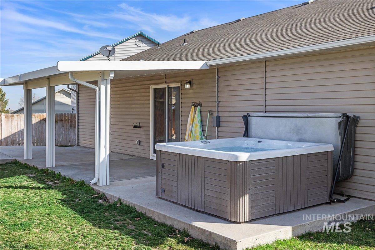 533 W Palmer Dr, Nampa, Idaho 83686-8389, 3 Bedrooms, 2 Bathrooms, Residential For Sale, Price $375,000,MLS 98978690