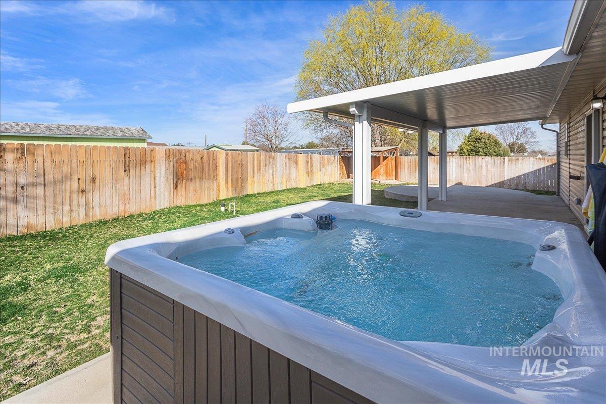 533 W Palmer Dr, Nampa, Idaho 83686-8389, 3 Bedrooms, 2 Bathrooms, Residential For Sale, Price $375,000,MLS 98978690