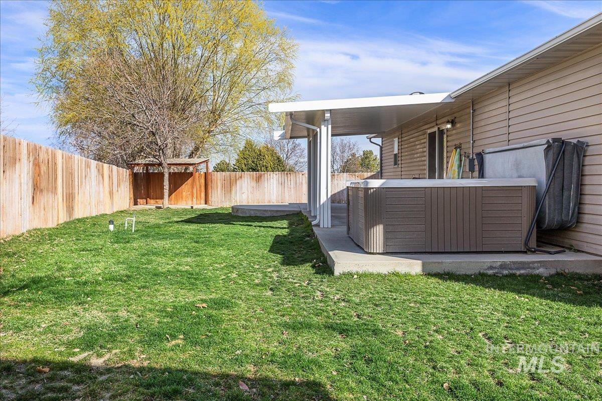 533 W Palmer Dr, Nampa, Idaho 83686-8389, 3 Bedrooms, 2 Bathrooms, Residential For Sale, Price $375,000,MLS 98978690