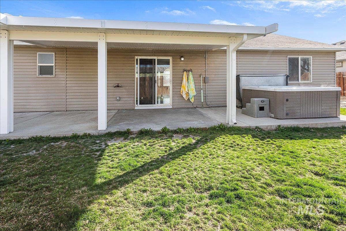 533 W Palmer Dr, Nampa, Idaho 83686-8389, 3 Bedrooms, 2 Bathrooms, Residential For Sale, Price $375,000,MLS 98978690