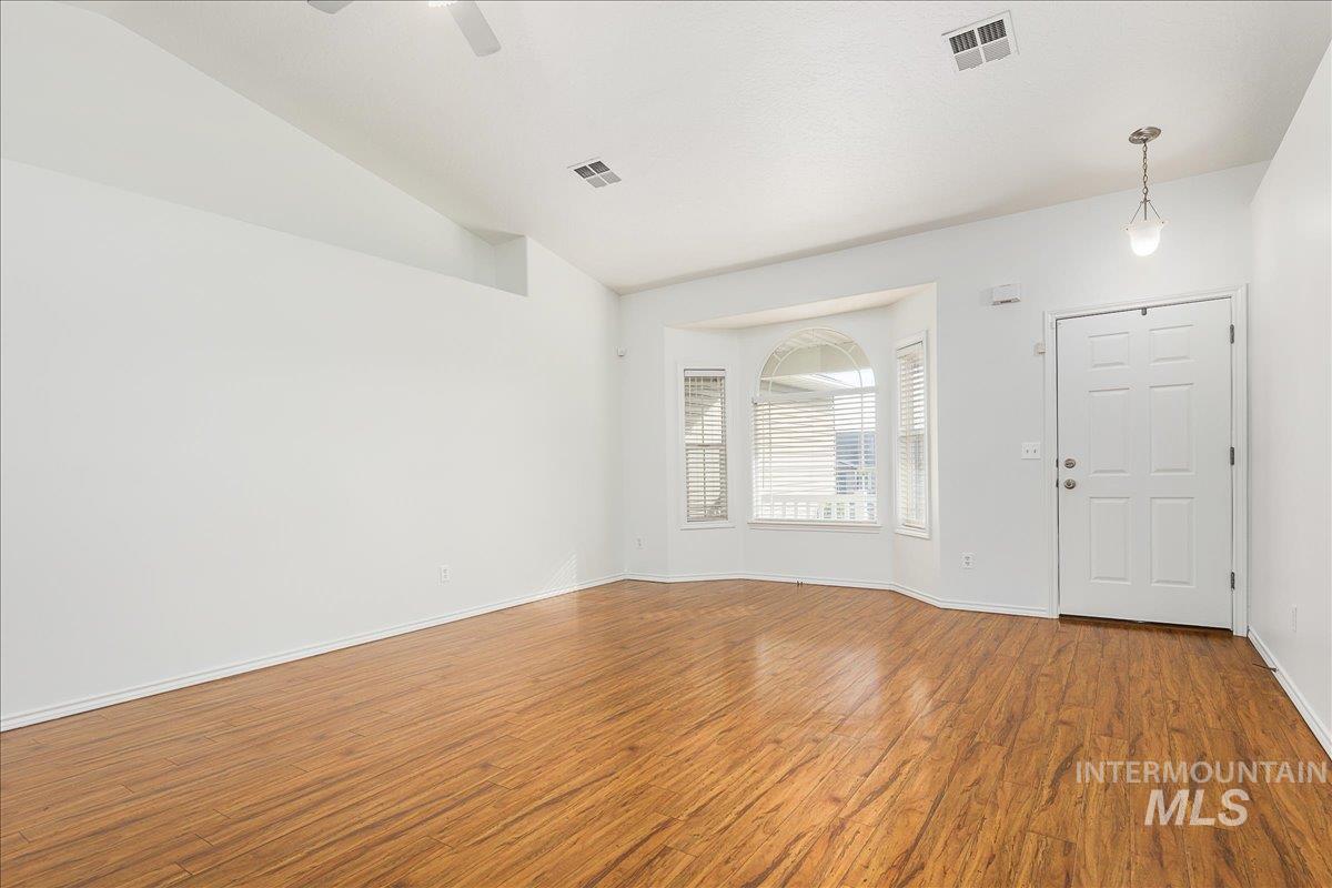 533 W Palmer Dr, Nampa, Idaho 83686-8389, 3 Bedrooms, 2 Bathrooms, Residential For Sale, Price $375,000,MLS 98978690