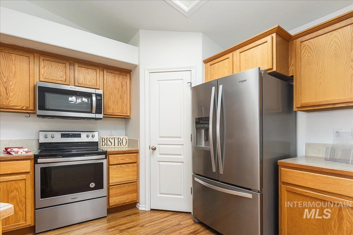 533 W Palmer Dr, Nampa, Idaho 83686-8389, 3 Bedrooms, 2 Bathrooms, Residential For Sale, Price $375,000,MLS 98978690