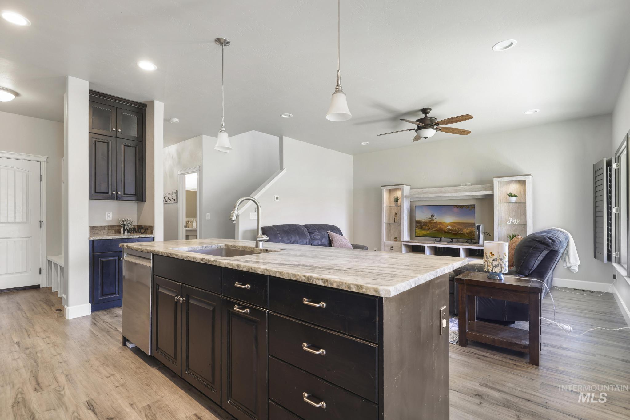 1153 Terra Ave, Twin Falls, Idaho 83301-4734, 5 Bedrooms, 2.5 Bathrooms, Residential For Sale, Price $449,000,MLS 98978691