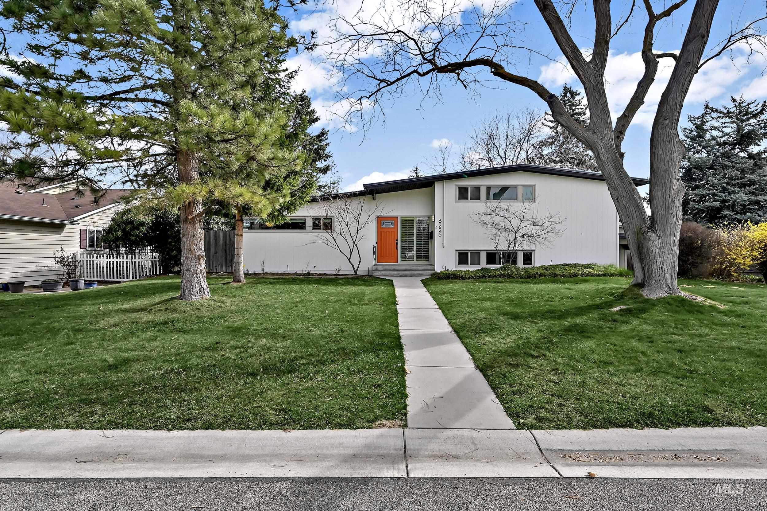 6226 W Edgewater Drive, Boise, Idaho 83709-1031, 4 Bedrooms, 2.5 Bathrooms, Residential For Sale, Price $575,000,MLS 98978694