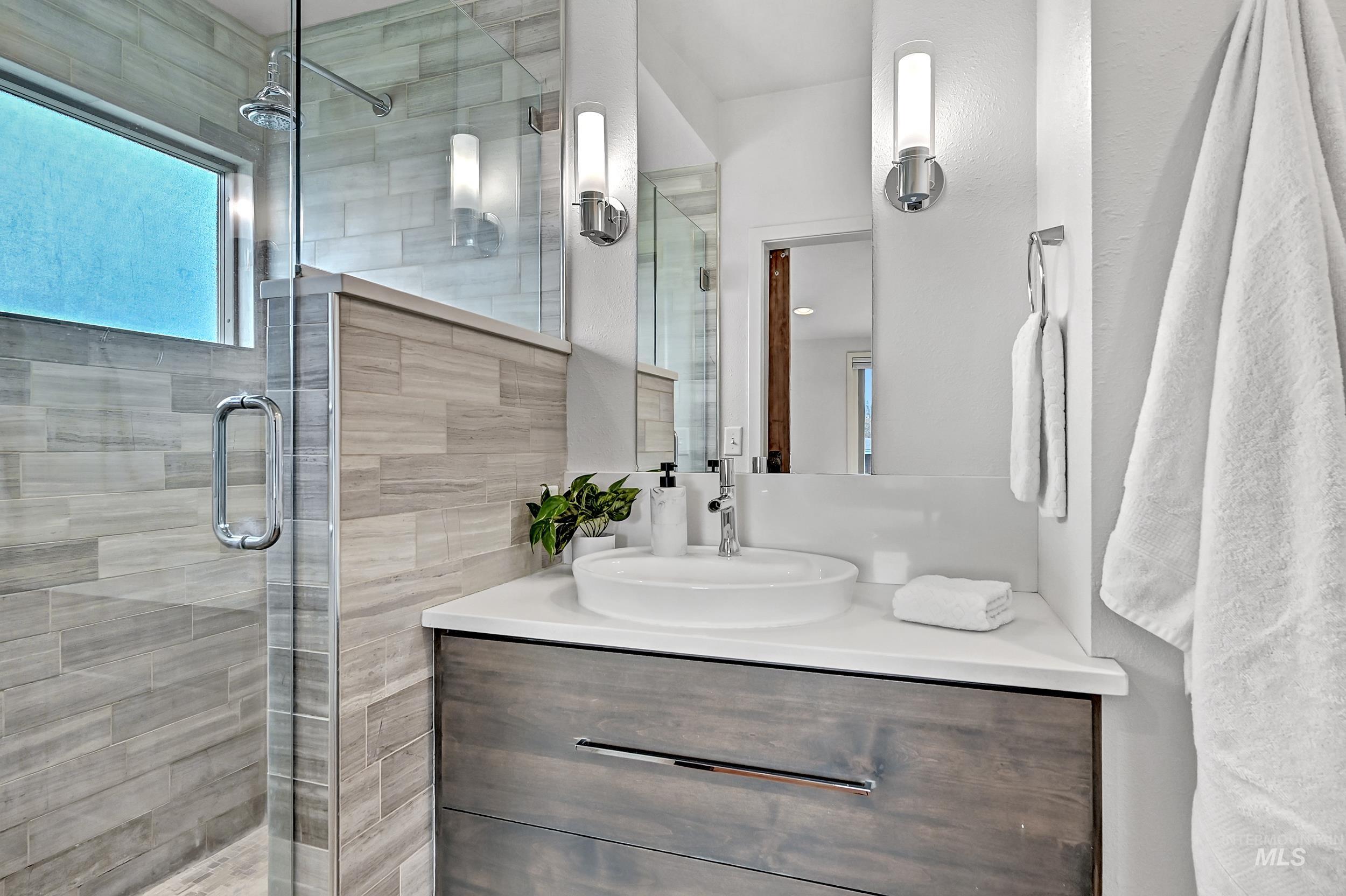 6226 W Edgewater Drive, Boise, Idaho 83709-1031, 4 Bedrooms, 2.5 Bathrooms, Residential For Sale, Price $575,000,MLS 98978694