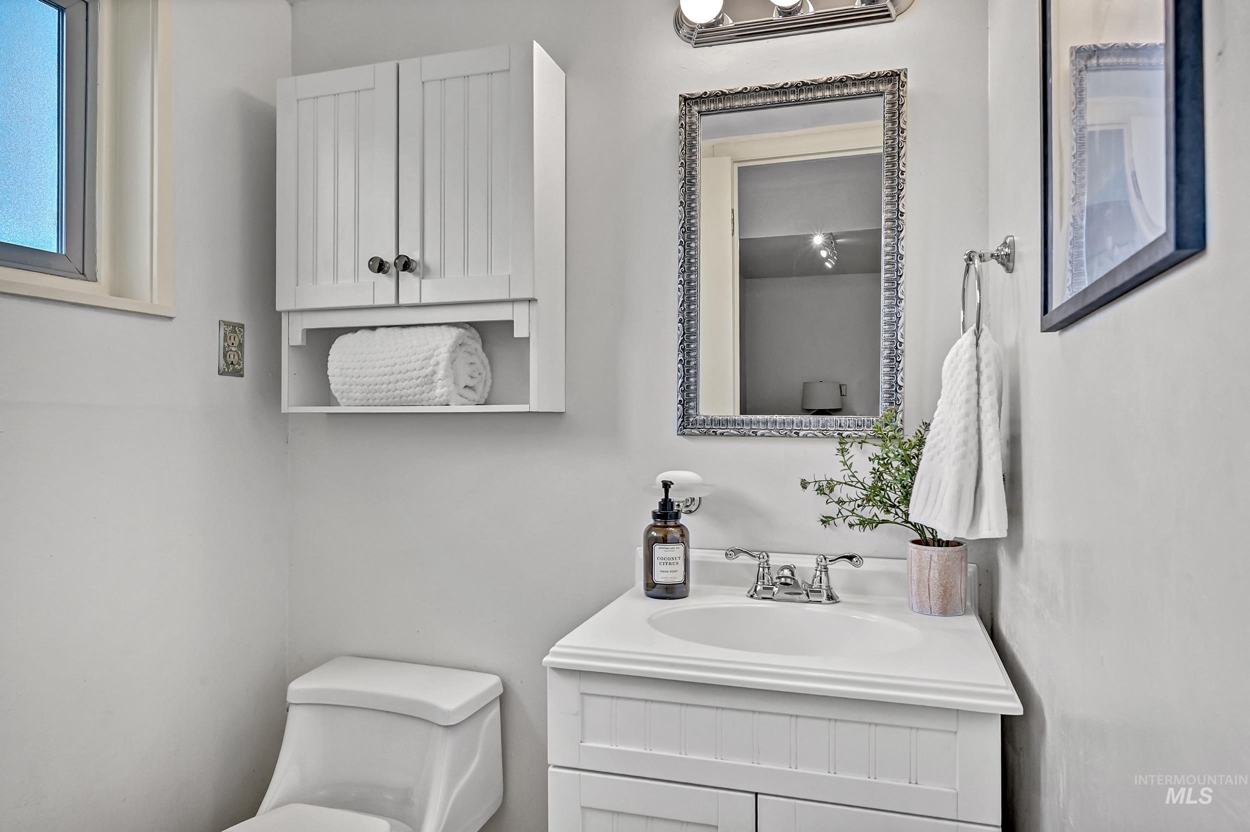 6226 W Edgewater Drive, Boise, Idaho 83709-1031, 4 Bedrooms, 2.5 Bathrooms, Residential For Sale, Price $575,000,MLS 98978694