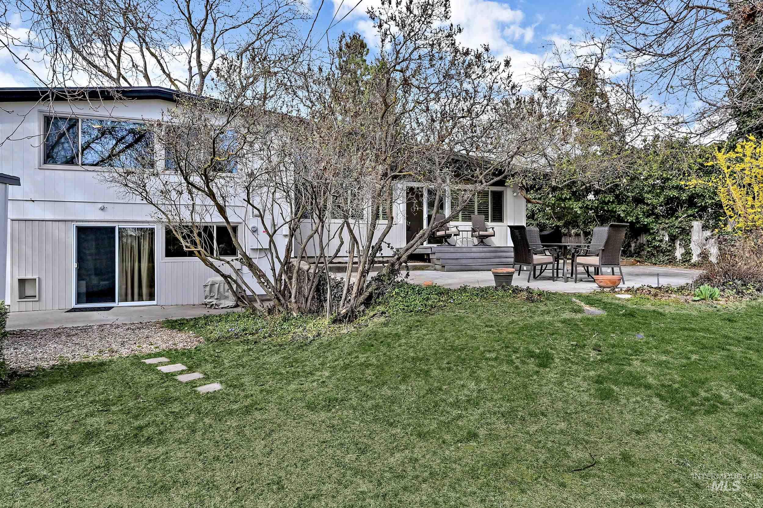 6226 W Edgewater Drive, Boise, Idaho 83709-1031, 4 Bedrooms, 2.5 Bathrooms, Residential For Sale, Price $575,000,MLS 98978694