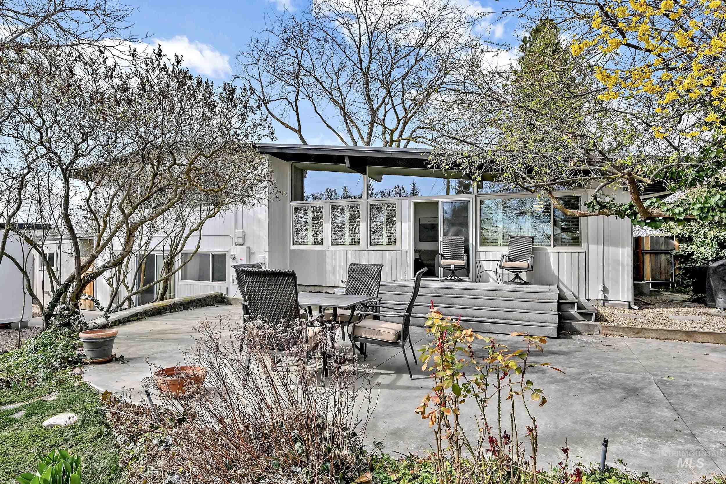 6226 W Edgewater Drive, Boise, Idaho 83709-1031, 4 Bedrooms, 2.5 Bathrooms, Residential For Sale, Price $575,000,MLS 98978694