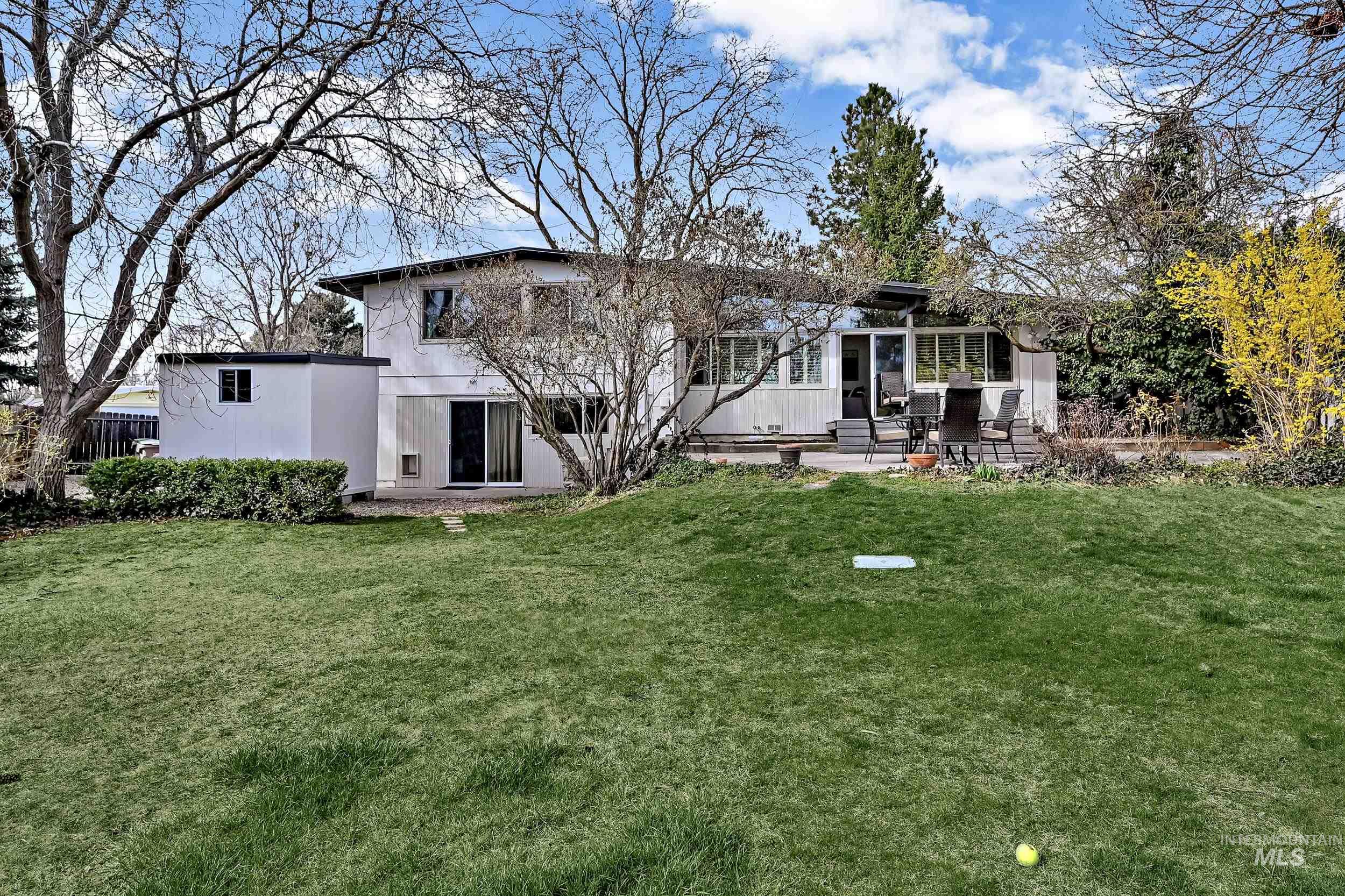 6226 W Edgewater Drive, Boise, Idaho 83709-1031, 4 Bedrooms, 2.5 Bathrooms, Residential For Sale, Price $575,000,MLS 98978694