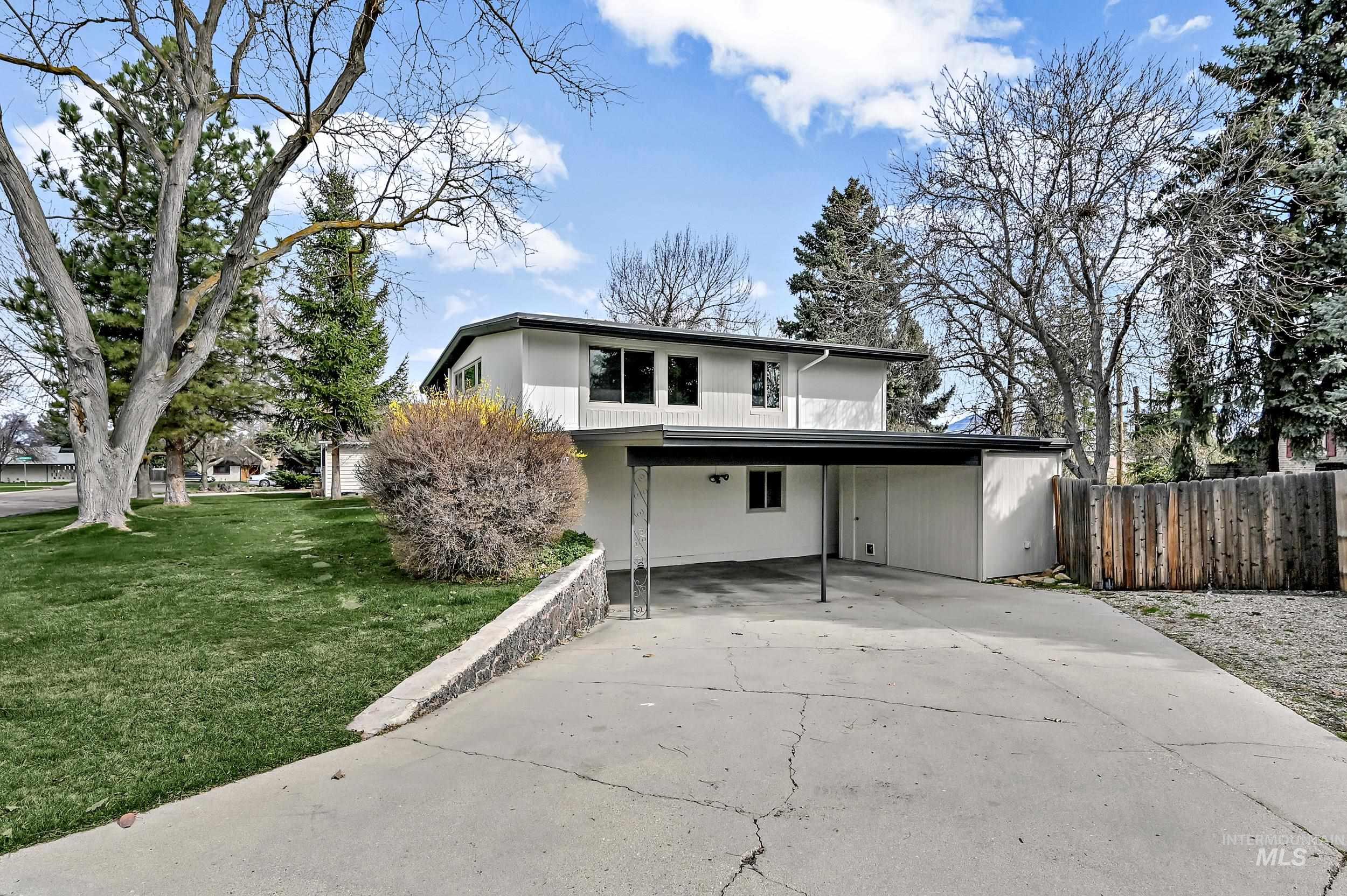 6226 W Edgewater Drive, Boise, Idaho 83709-1031, 4 Bedrooms, 2.5 Bathrooms, Residential For Sale, Price $575,000,MLS 98978694
