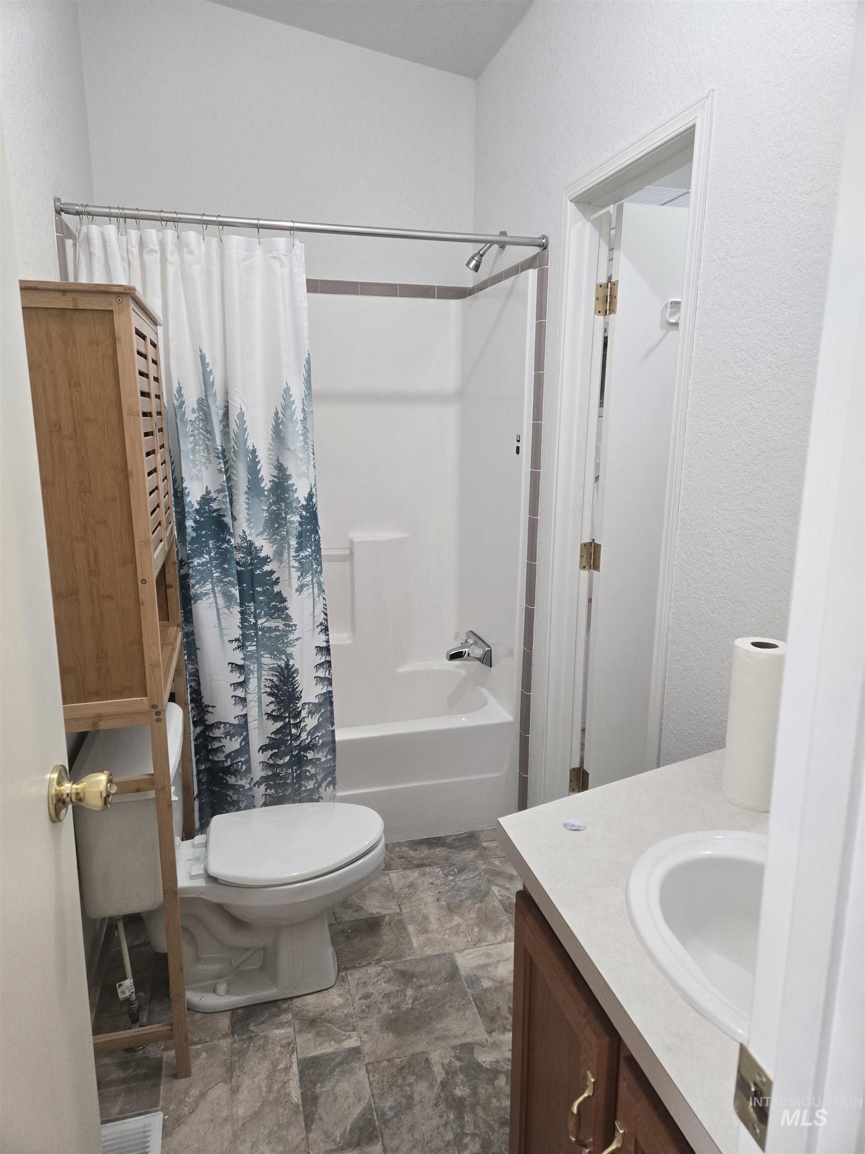 135 Harrisburg Lane, Kamiah, Idaho 83536, 3 Bedrooms, 3 Bathrooms, Residential For Sale, Price $349,000,MLS 98978696