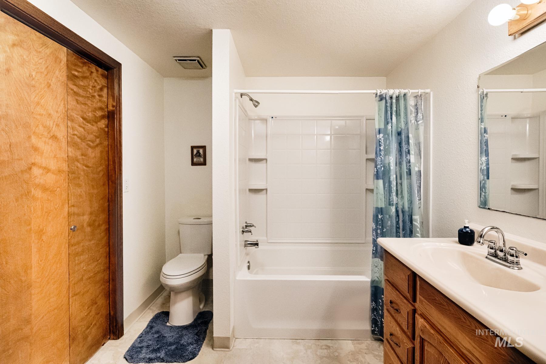 525 Donna Drive, Nampa, Idaho 83686-8861, 5 Bedrooms, 3 Bathrooms, Residential For Sale, Price $598,900,MLS 98978698