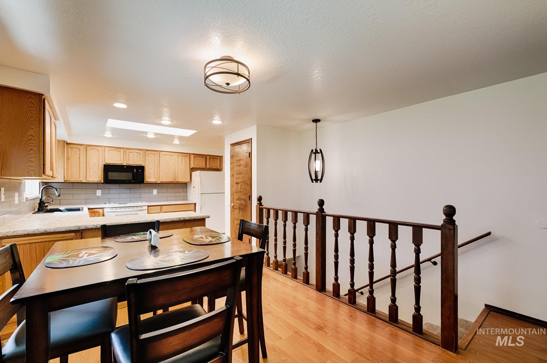 525 Donna Drive, Nampa, Idaho 83686-8861, 5 Bedrooms, 3 Bathrooms, Residential For Sale, Price $598,900, 98978698