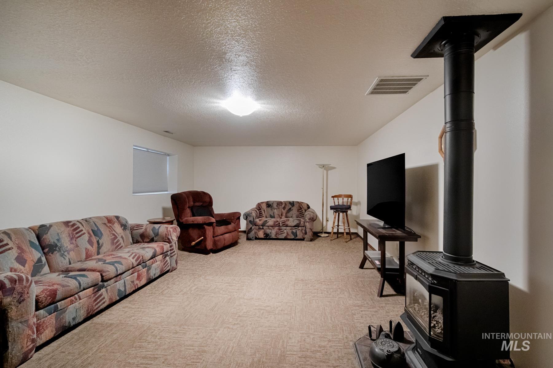 525 Donna Drive, Nampa, Idaho 83686-8861, 5 Bedrooms, 3 Bathrooms, Residential For Sale, Price $598,900,MLS 98978698