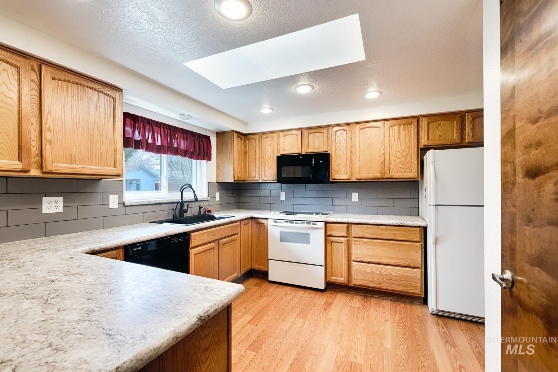 525 Donna Drive, Nampa, Idaho 83686-8861, 5 Bedrooms, 3 Bathrooms, Residential For Sale, Price $598,900, 98978698