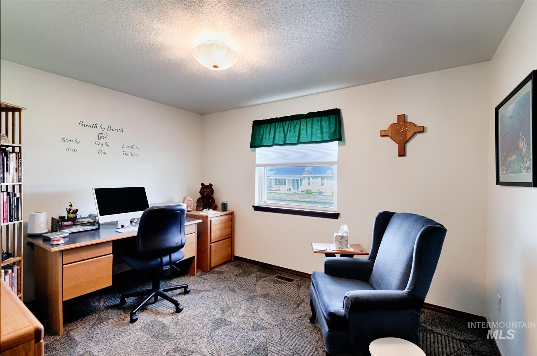 525 Donna Drive, Nampa, Idaho 83686-8861, 5 Bedrooms, 3 Bathrooms, Residential For Sale, Price $598,900,MLS 98978698