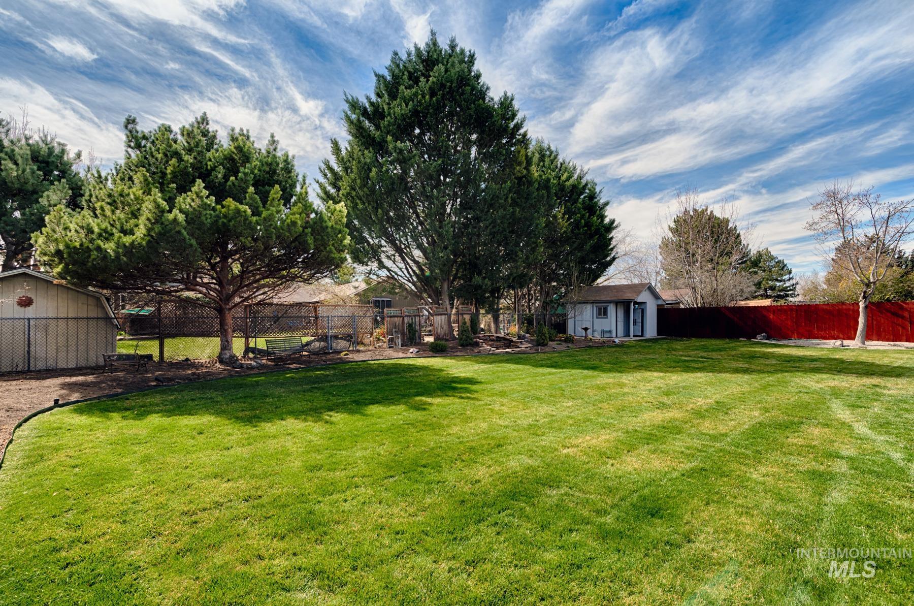 525 Donna Drive, Nampa, Idaho 83686-8861, 5 Bedrooms, 3 Bathrooms, Residential For Sale, Price $598,900,MLS 98978698
