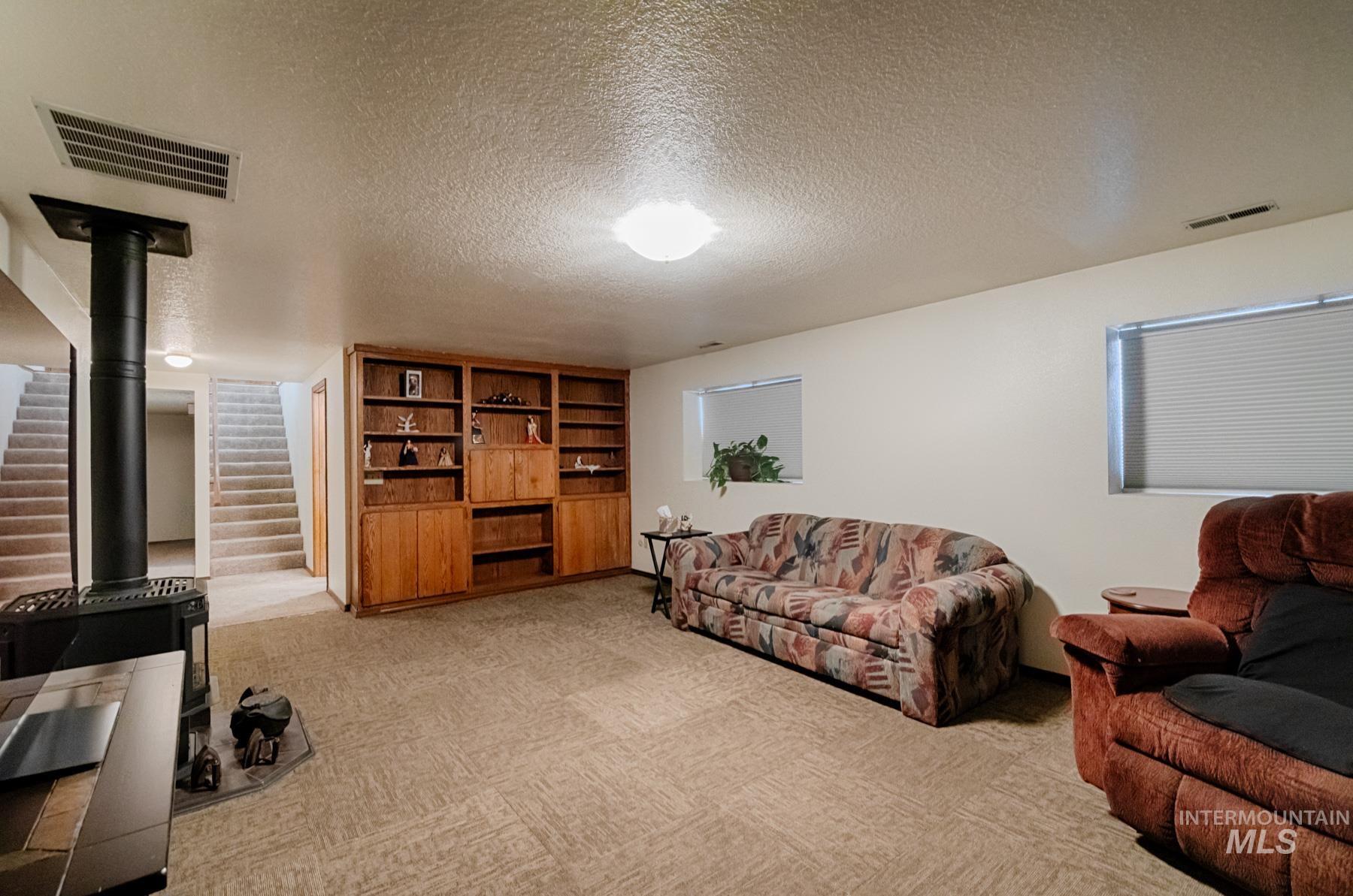 525 Donna Drive, Nampa, Idaho 83686-8861, 5 Bedrooms, 3 Bathrooms, Residential For Sale, Price $598,900, 98978698