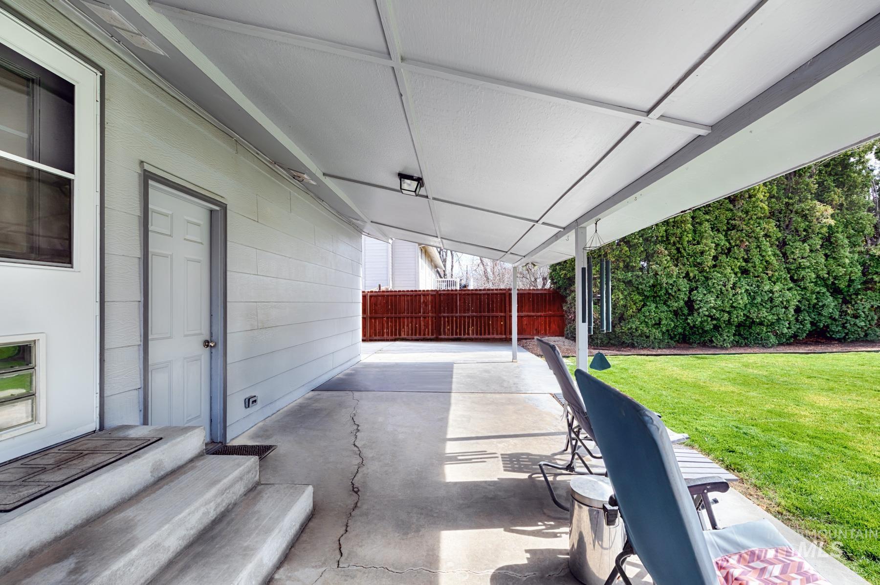 525 Donna Drive, Nampa, Idaho 83686-8861, 5 Bedrooms, 3 Bathrooms, Residential For Sale, Price $598,900, 98978698