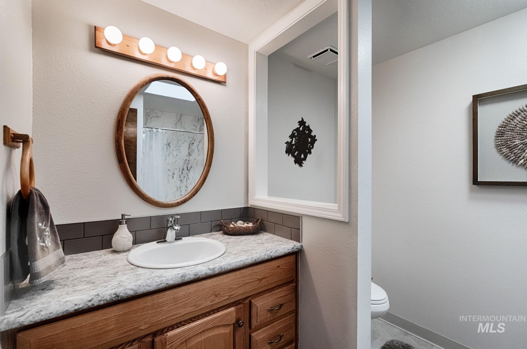 525 Donna Drive, Nampa, Idaho 83686-8861, 5 Bedrooms, 3 Bathrooms, Residential For Sale, Price $598,900,MLS 98978698