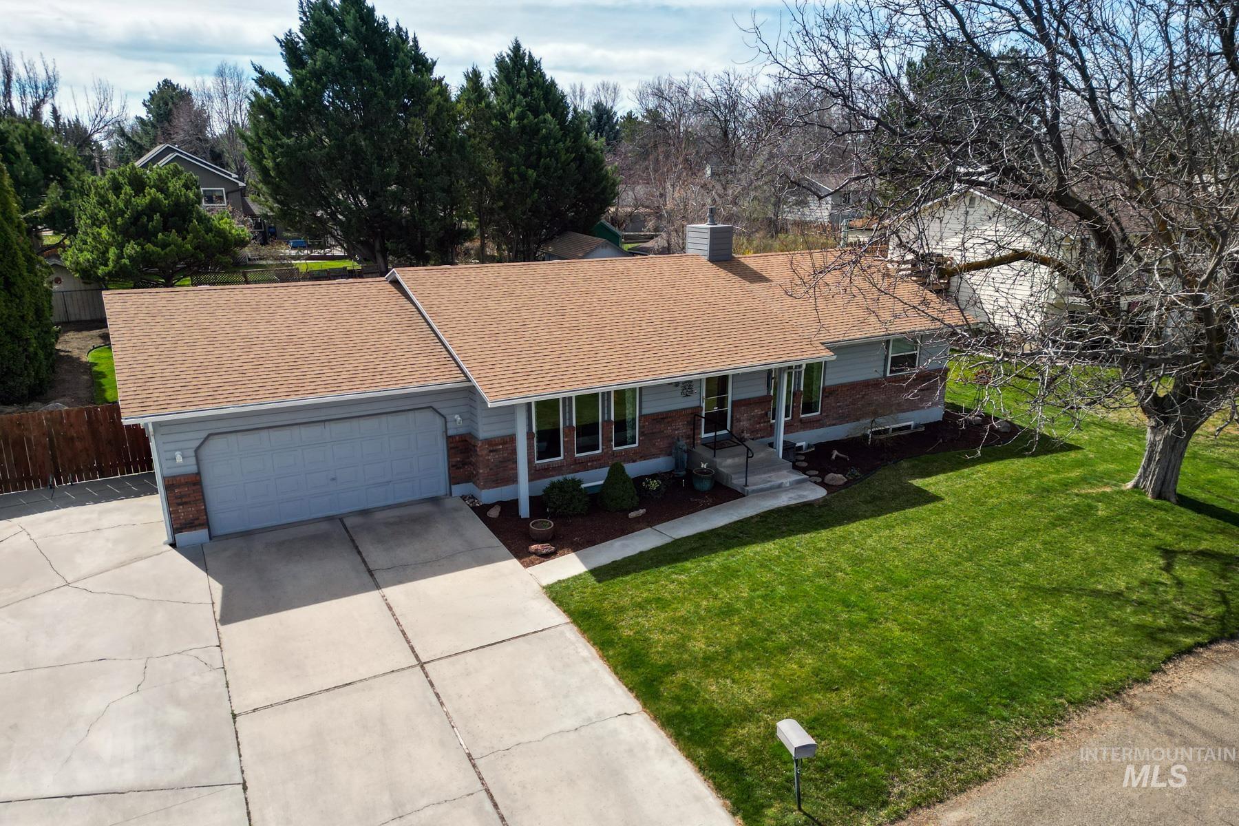 525 Donna Drive, Nampa, Idaho 83686-8861, 5 Bedrooms, 3 Bathrooms, Residential For Sale, Price $598,900, 98978698