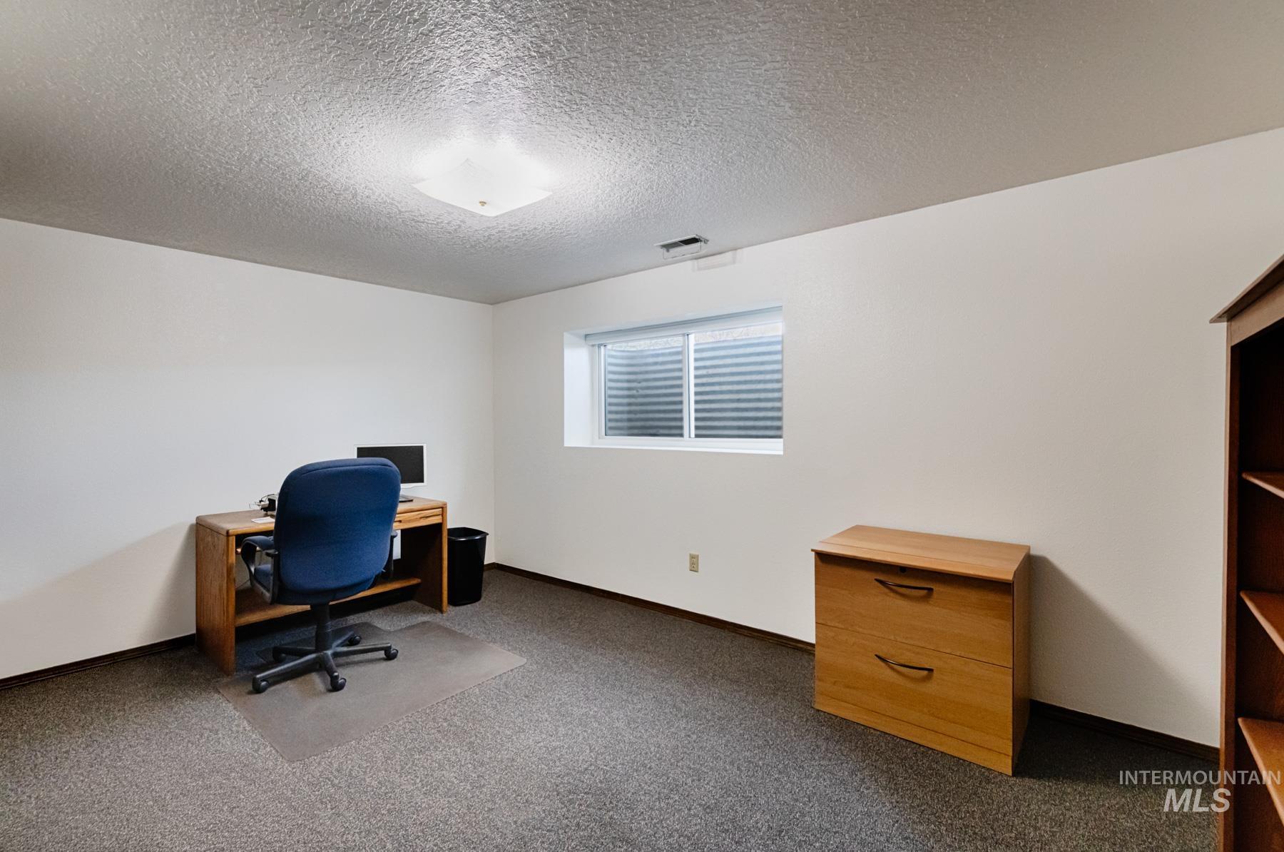 525 Donna Drive, Nampa, Idaho 83686-8861, 5 Bedrooms, 3 Bathrooms, Residential For Sale, Price $598,900,MLS 98978698