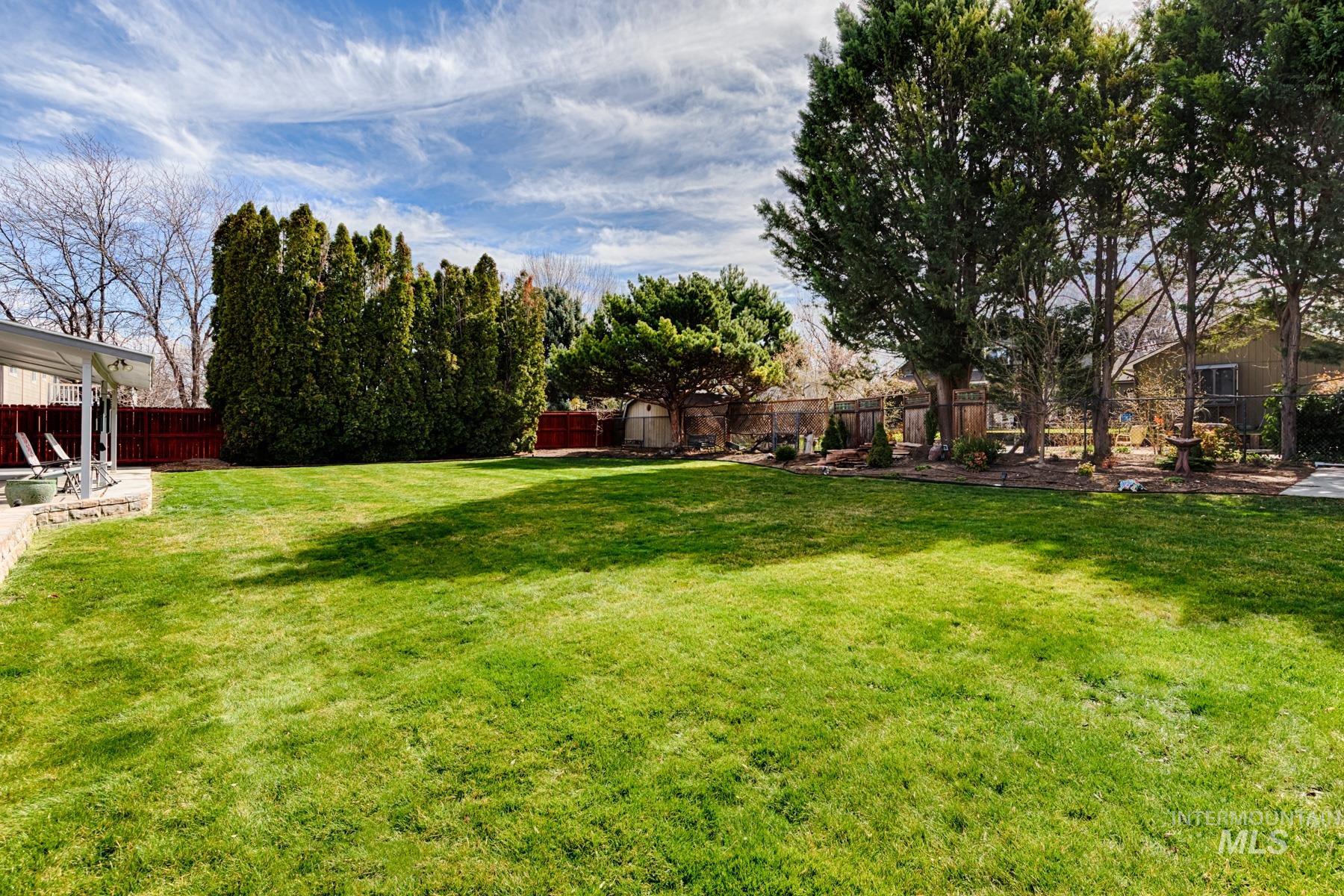 525 Donna Drive, Nampa, Idaho 83686-8861, 5 Bedrooms, 3 Bathrooms, Residential For Sale, Price $598,900,MLS 98978698