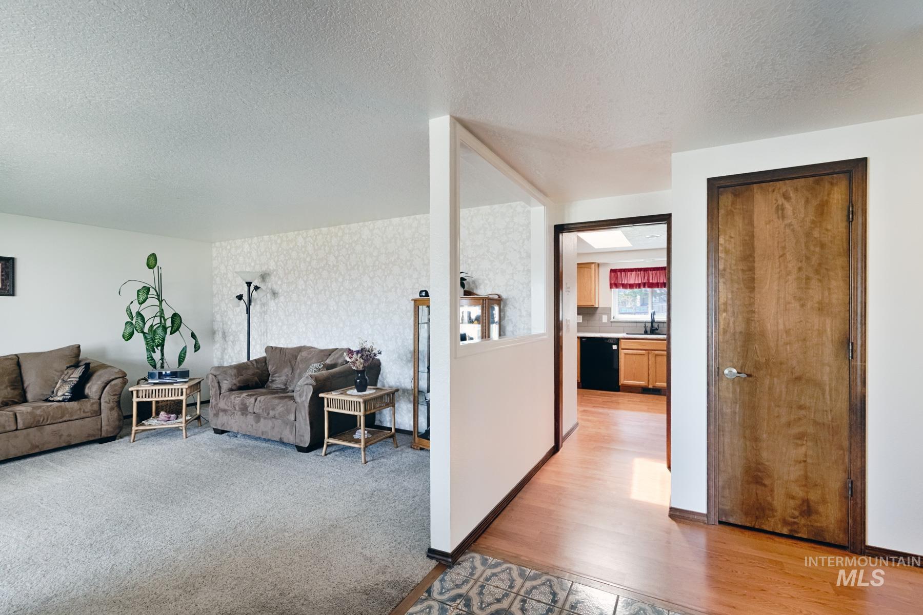 525 Donna Drive, Nampa, Idaho 83686-8861, 5 Bedrooms, 3 Bathrooms, Residential For Sale, Price $598,900, 98978698