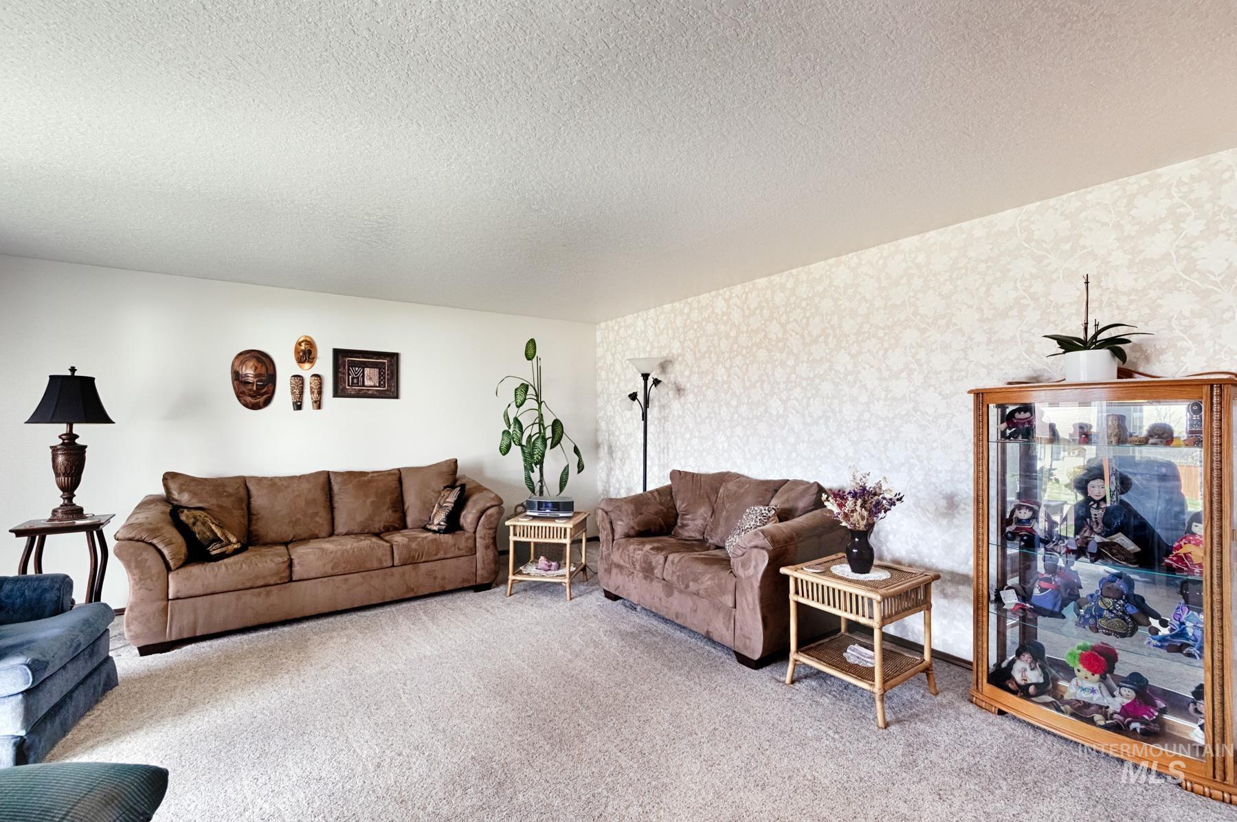525 Donna Drive, Nampa, Idaho 83686-8861, 5 Bedrooms, 3 Bathrooms, Residential For Sale, Price $598,900, 98978698