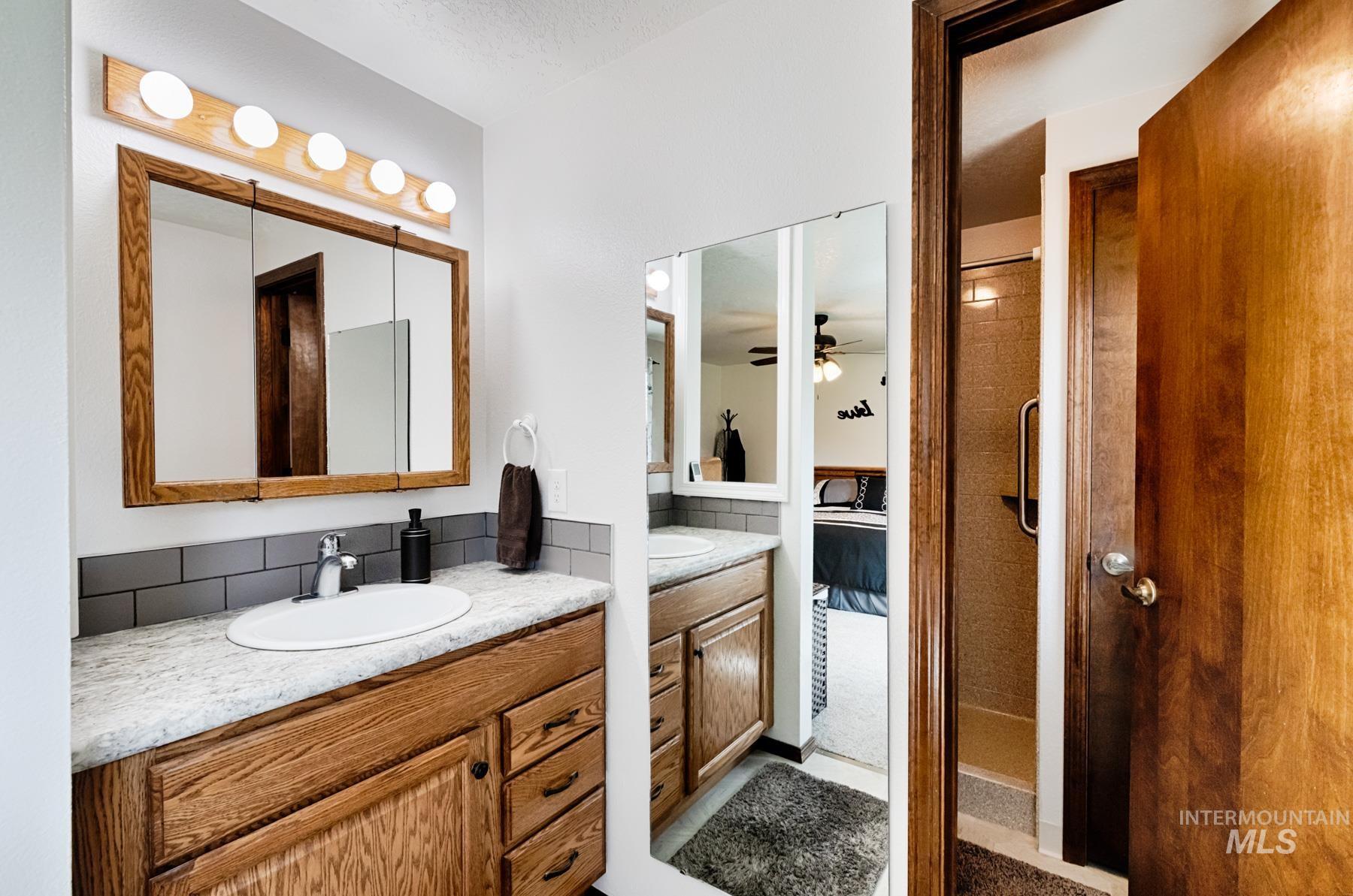 525 Donna Drive, Nampa, Idaho 83686-8861, 5 Bedrooms, 3 Bathrooms, Residential For Sale, Price $598,900,MLS 98978698