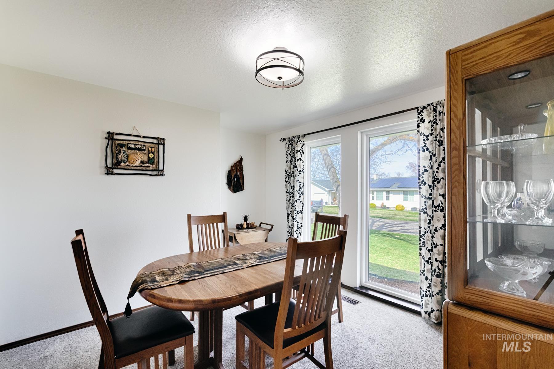 525 Donna Drive, Nampa, Idaho 83686-8861, 5 Bedrooms, 3 Bathrooms, Residential For Sale, Price $598,900, 98978698