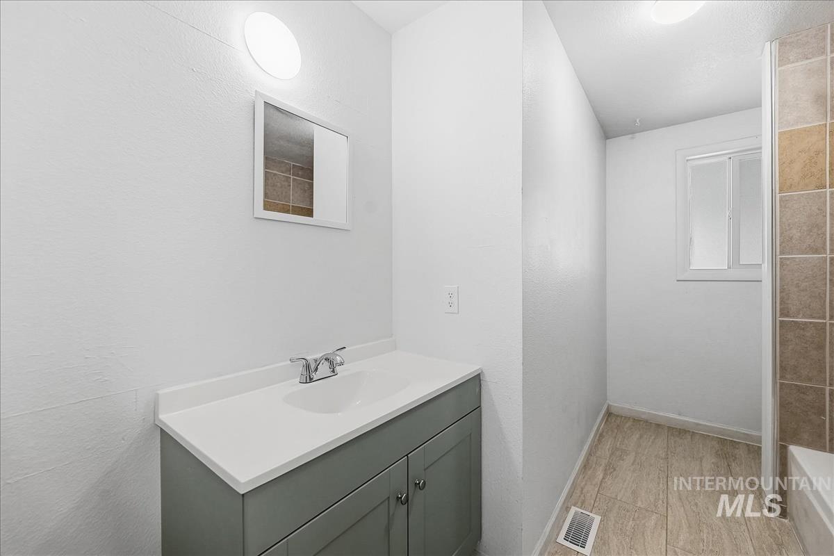 4151 N Patton, Boise, Idaho 83704, 3 Bedrooms, 1.5 Bathrooms, Residential For Sale, Price $389,000,MLS 98978699