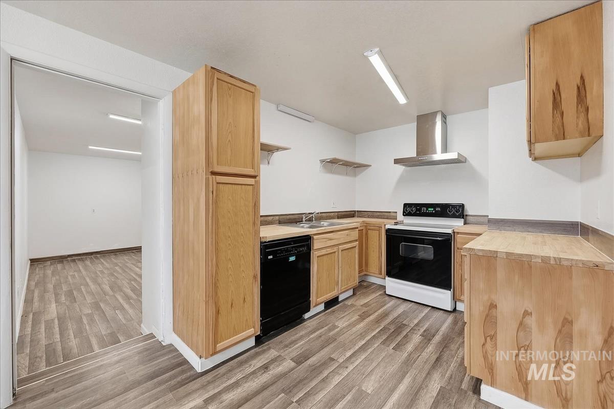 4151 N Patton, Boise, Idaho 83704, 3 Bedrooms, 1.5 Bathrooms, Residential For Sale, Price $389,000,MLS 98978699