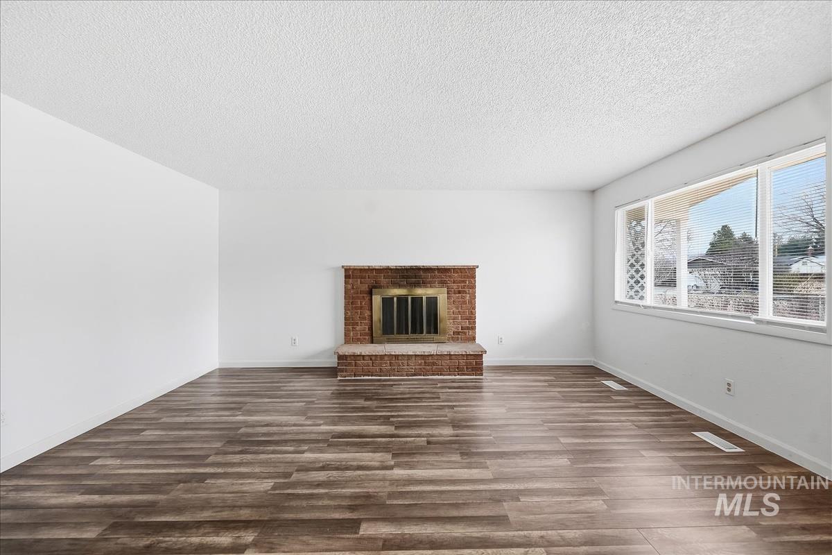 4151 N Patton, Boise, Idaho 83704, 3 Bedrooms, 1.5 Bathrooms, Residential For Sale, Price $389,000,MLS 98978699